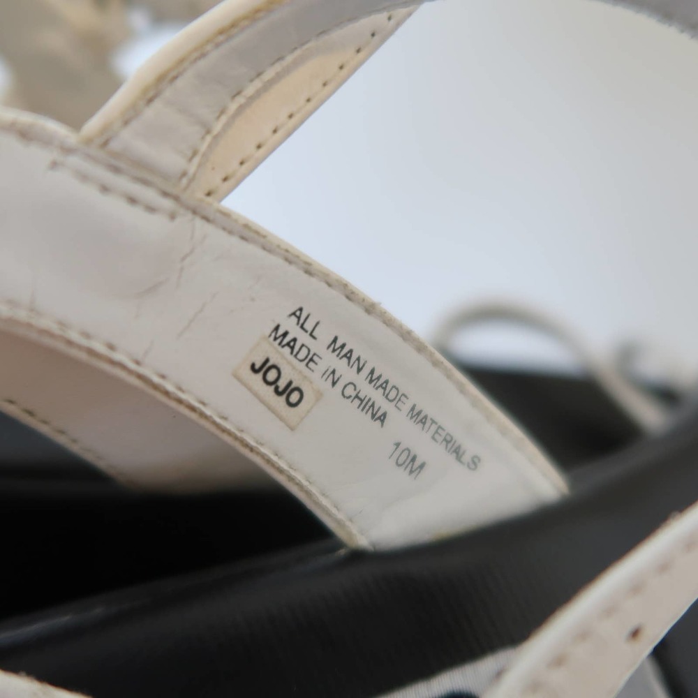 Vintage 90s white faux leather strappy sandals - Picture 4 of 9